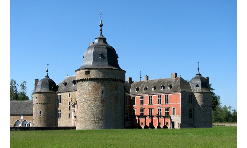 lavaux-sainte-anne castle