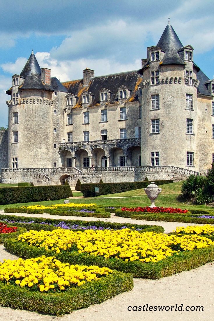 The Castle of La Roche Courbon is particularly known for its beautiful French gardens. The gardens include an orchard, flower gardens, geometrical flower beds and lawns surrounding a small lake. A river actually flows through the gardens, enhancing the brilliance.